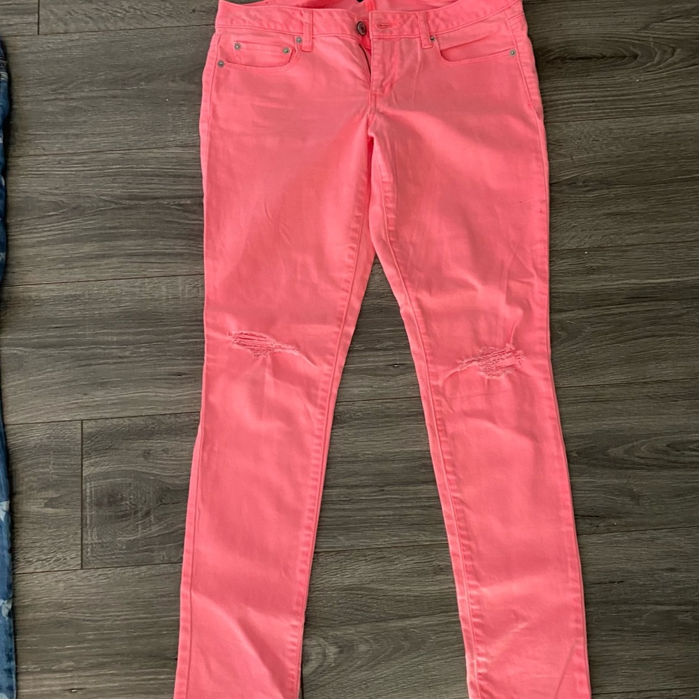 American Eagle distressed Pink Jean